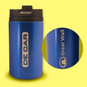 Mug azul con logotipo Great Wall grabado en láser