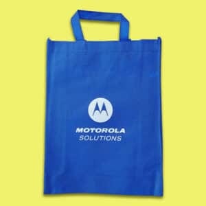 Bolsa TNT color azul con logotipo estampado blanco Motorola