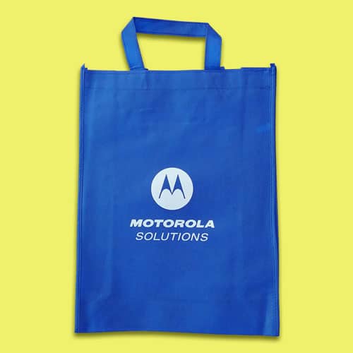 Bolsa TNT color azul con logotipo estampado blanco Motorola
