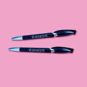 Bolígrafo negro con logotipo Genesys grabado