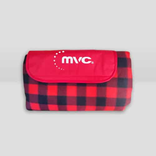 Manta para picnic rojo con negro, con el logo de mvc
