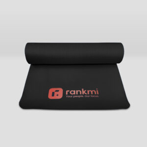 Mat de yoga negro con logotipo estampado rankmi naranjo