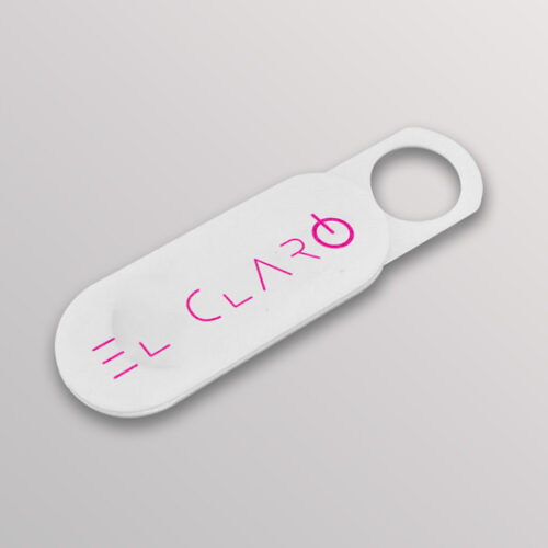 tapa webcam con logotipo rosado el claro