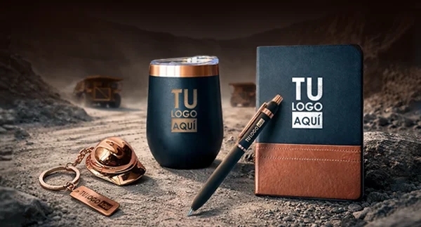 Banner exponor 2026 Llavero Casco Minero Cobrizado, Mug de Acero Inoxidable Cobrizado 300 ml, Bolígrafo Metálico Cobrizado y Libreta A5 Bicolor Cobrizada.